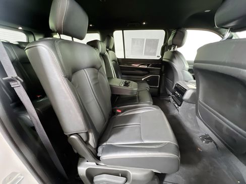 Used 2022 Jeep Wagoneer Series II image 29