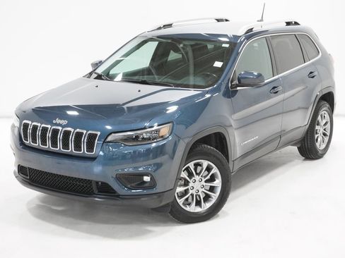 Used 2020 Jeep Cherokee Latitude Plus w/ Cold Weather Group image 2