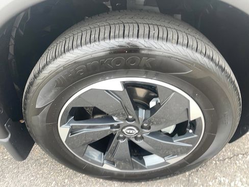 Used 2025 Nissan Rogue SV image 5