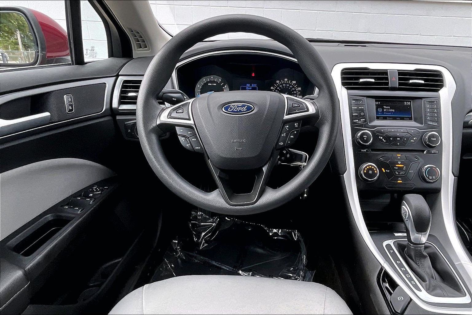 Used 2015 Ford Fusion S FWD image 6