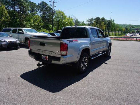 Used 2017 Toyota Tacoma TRD Sport w/ Tow Package image 19