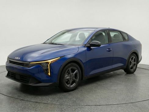 Used 2025 Kia K4 FWD image 3