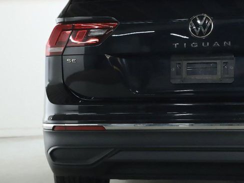 Used 2022 Volkswagen Tiguan SE w/ Panoramic Sunroof Package image 45