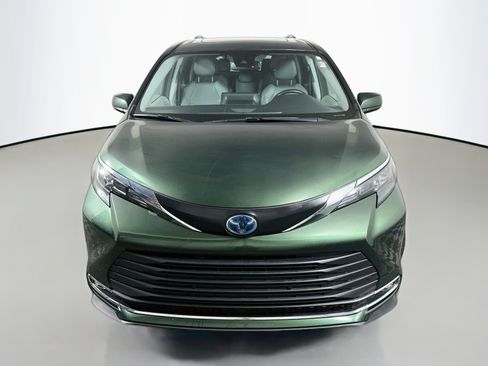 Certified 2024 Toyota Sienna XLE FWD image 2