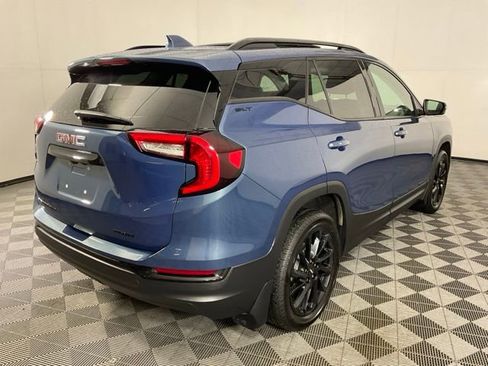 Used 2024 GMC Terrain SLT w/ Elevation Edition image 9