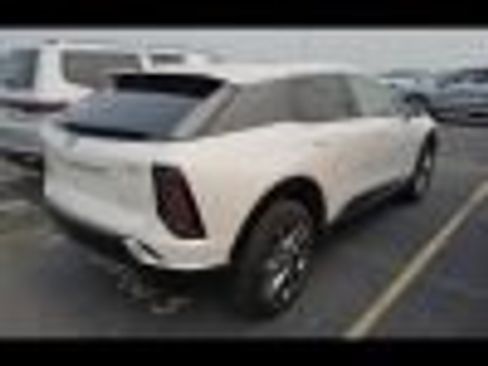 Used 2025 Cadillac Optiq Luxury 2 AWD/4WD image 11