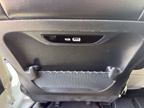 Used 2024 Chrysler Pacifica Touring-L image 30