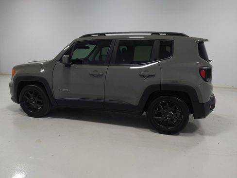 Used 2020 Jeep Renegade Latitude FWD image 3