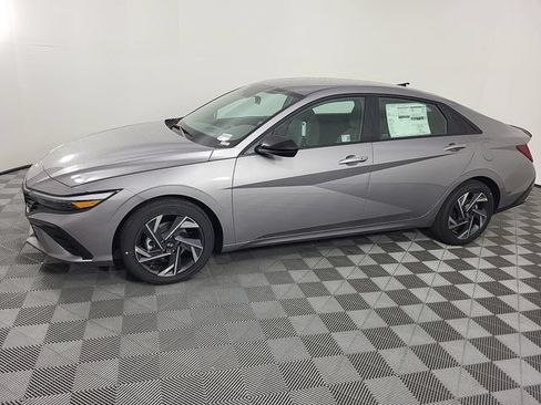 Certified 2025 Hyundai Elantra Sport FWD image 5
