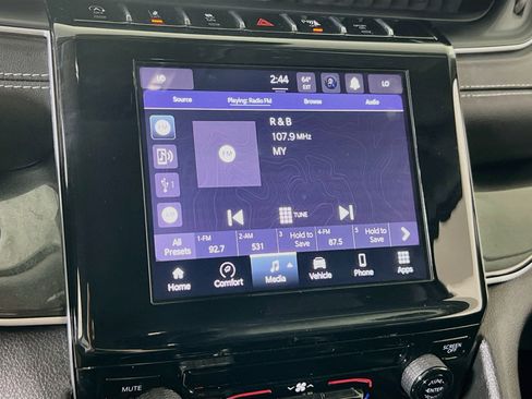 Used 2023 Jeep Grand Cherokee Laredo RWD image 14