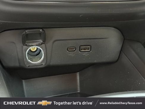 Used 2024 Chevrolet Trax RS w/ Sunroof Package FWD image 22