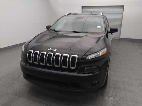 Used 2018 Jeep Cherokee Latitude Plus w/ Cold Weather Group FWD image 15