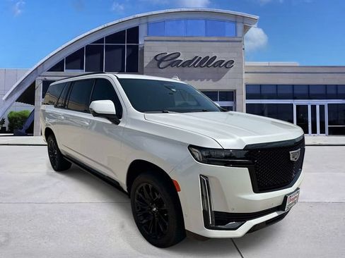 Used 2023 Cadillac Escalade ESV Sport Platinum w/ LPO, ONYX Package RWD image 3