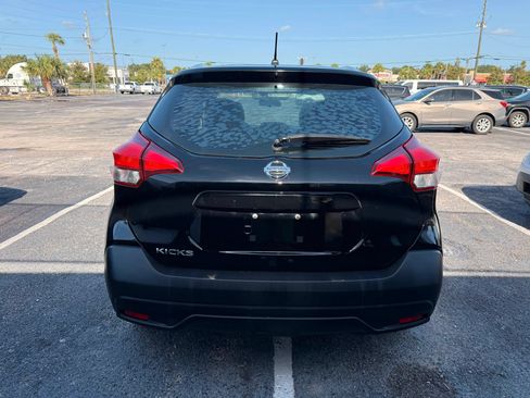 Used 2019 Nissan Kicks S FWD image 5