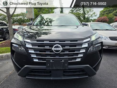 Used 2026 Nissan Rogue SV AWD/4WD image 2