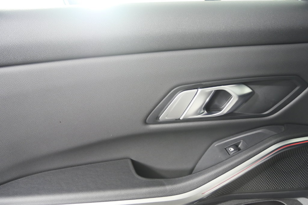 Used 2022 BMW M340i RWD image 13