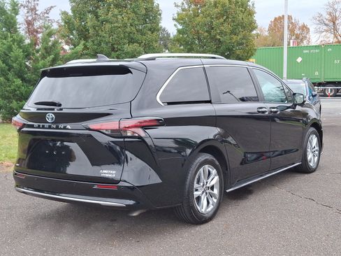 Certified 2024 Toyota Sienna Limited image 6