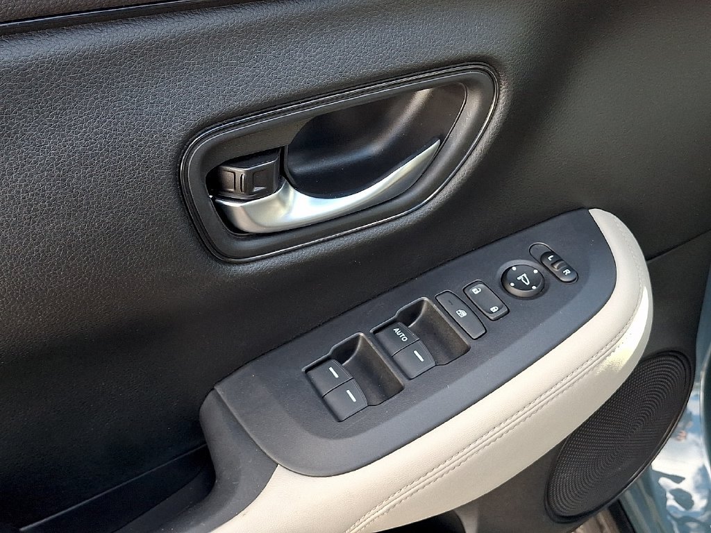 Used 2023 Honda HR-V LX image 14