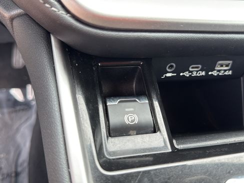 Used 2025 Subaru Outback Premium AWD/4WD image 27
