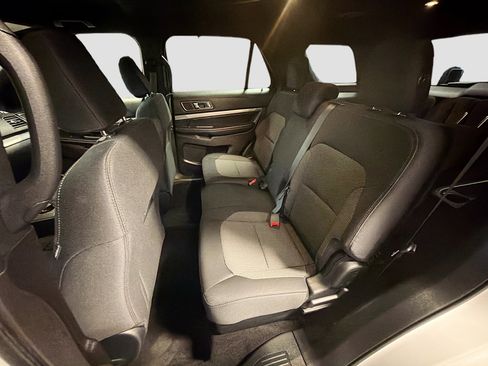 Used 2019 Ford Explorer XLT image 27
