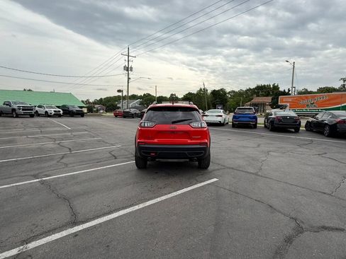 Used 2019 Jeep Cherokee Trailhawk w/ Comfort/Convenience Group AWD/4WD image 12