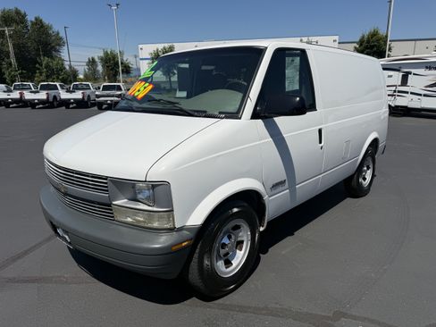 Used 2002 Chevrolet Astro RWD image 1