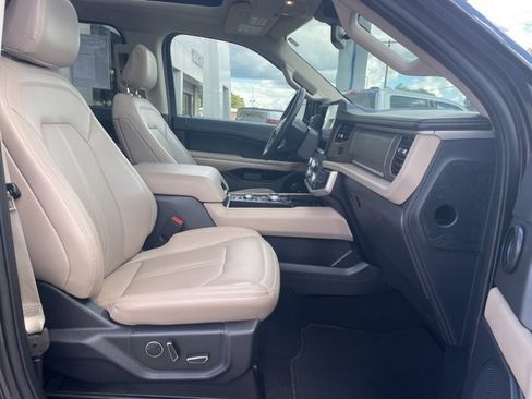 Used 2024 Ford Expedition Limited image 17