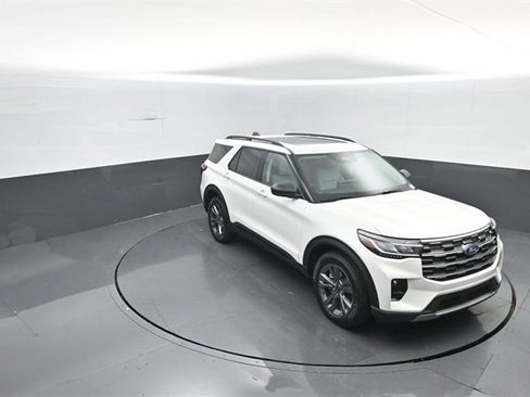 New 2026 Ford Explorer Active w/ Active Comfort Package image 22
