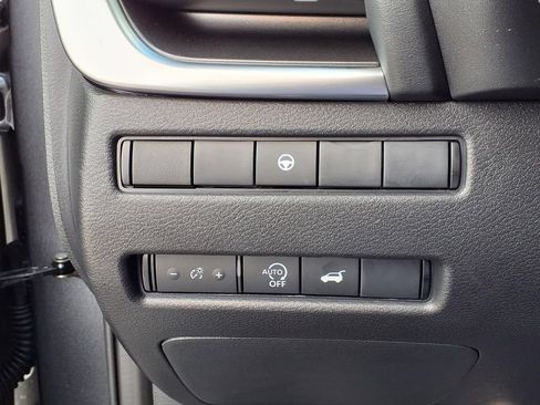 Used 2026 Nissan Rogue SV w/ SV Premium Package FWD image 17