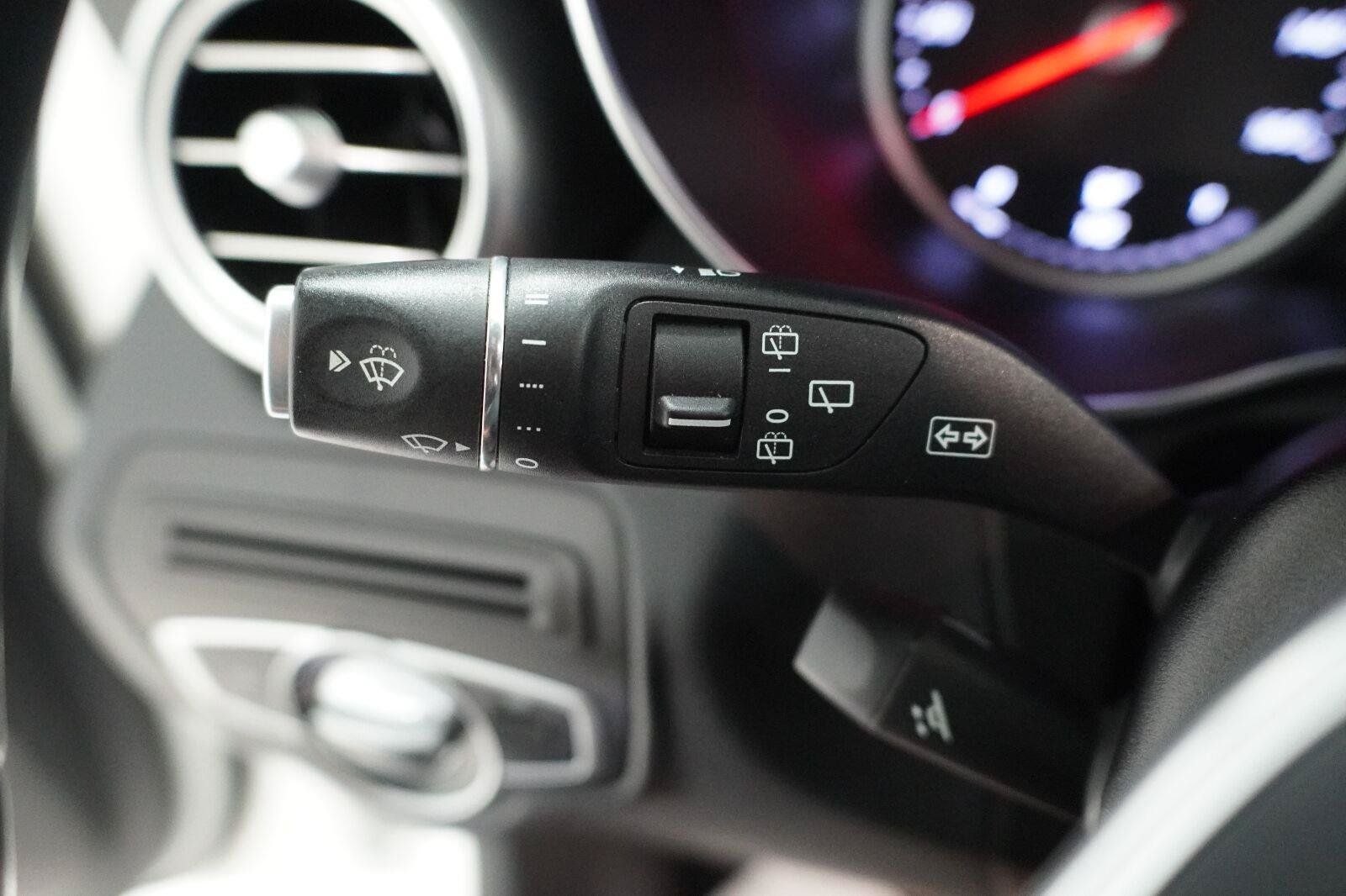 Used 2021 Mercedes-Benz GLC 300 image 9