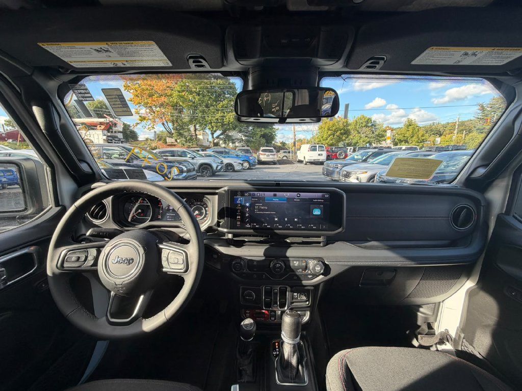 Used 2026 Jeep Gladiator Rubicon AWD/4WD image 5