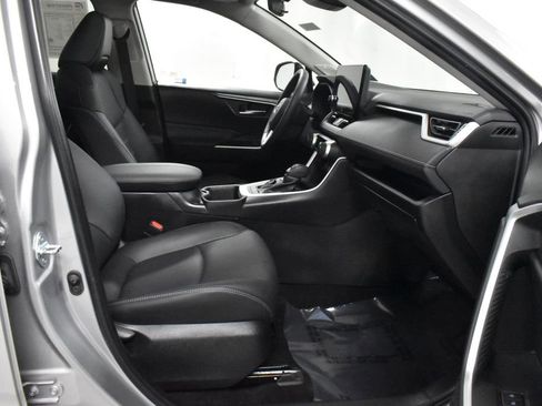 Used 2023 Toyota RAV4 XLE Premium image 14