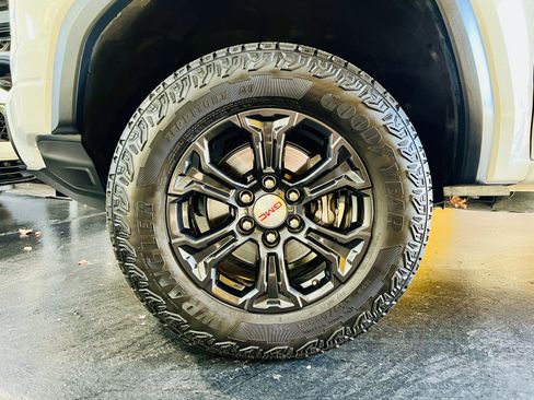 Used 2023 GMC Canyon Elevation w/ Elevation Premium Package image 26