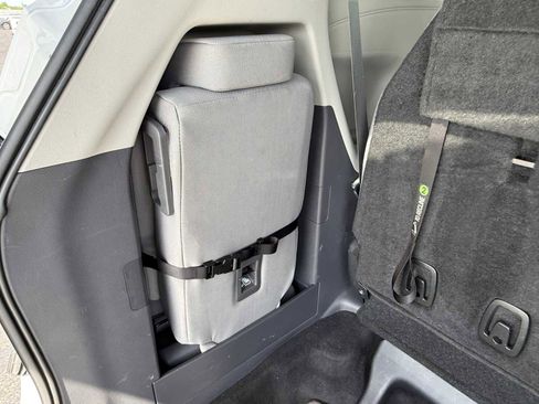 Certified 2022 Toyota Sienna LE FWD image 35