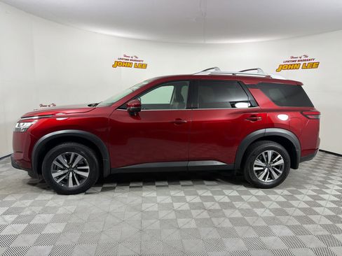 Certified 2024 Nissan Pathfinder SL FWD image 2