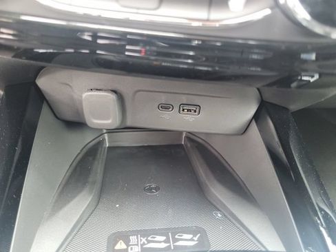 New 2026 Chevrolet Trax ACTIV w/ Sunroof Package FWD image 32