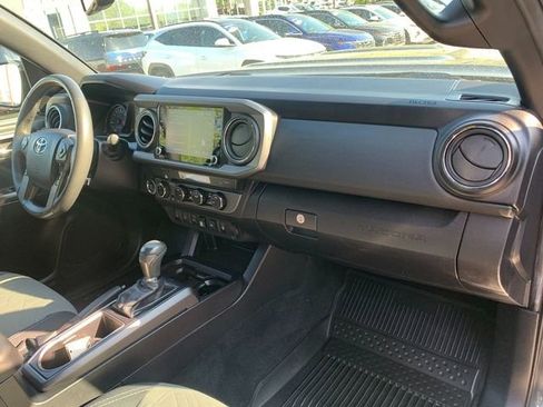 Used 2021 Toyota Tacoma TRD Sport w/ Technology Package AWD/4WD image 11