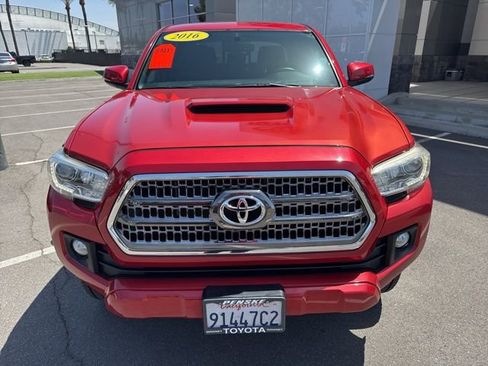 Used 2016 Toyota Tacoma TRD Sport AWD/4WD image 2