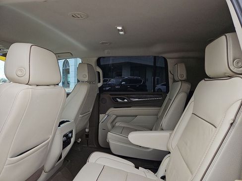 Used 2021 GMC Yukon XL Denali AWD/4WD image 19