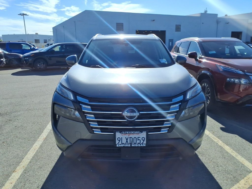 Certified 2024 Nissan Rogue SV w/ SV Premium Package FWD image 9