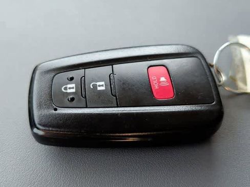 Used 2023 Toyota Highlander L image 30