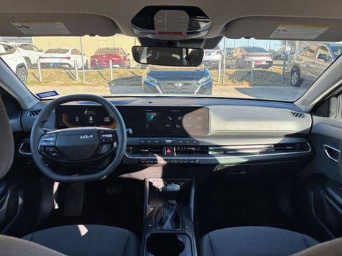 Used 2025 Kia K4 LXS image 32