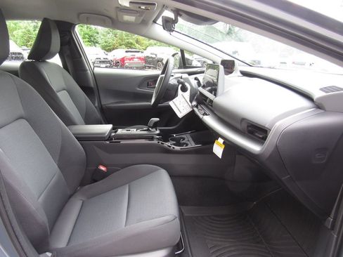 Used 2026 Toyota Prius LE AWD/4WD image 18