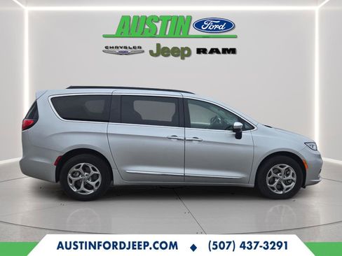 Used 2023 Chrysler Pacifica Limited w/ Trailer Tow Group image 14