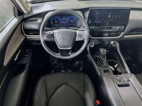 Used 2024 Toyota Grand Highlander Limited image 20