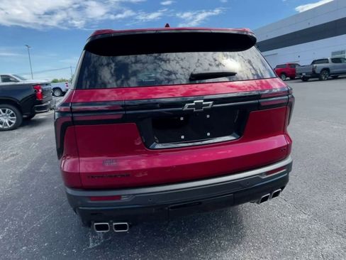 Used 2024 Chevrolet Traverse LT w/ Midnight/Sport Edition FWD image 2