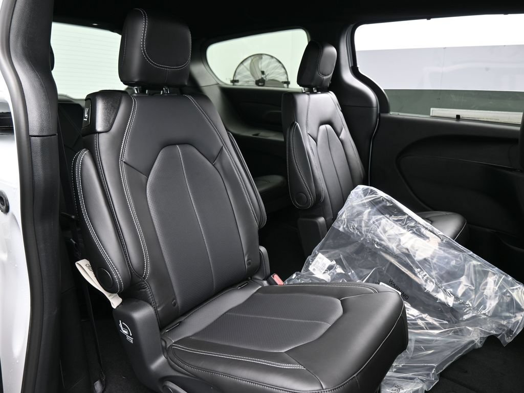 New 2026 Chrysler Pacifica Select w/ S Appearance Package FWD image 37