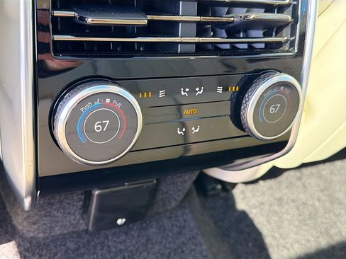 Used 2024 Land Rover Range Rover SE image 21