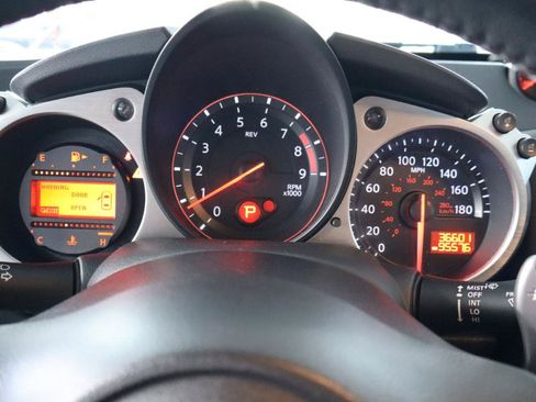 Used 2015 Nissan 370Z Coupe RWD image 20