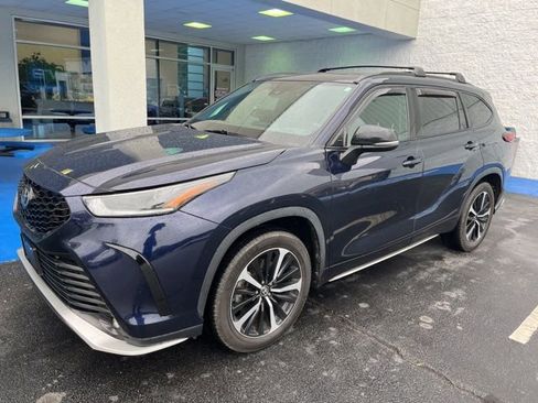 Used 2022 Toyota Highlander XSE AWD/4WD image 1